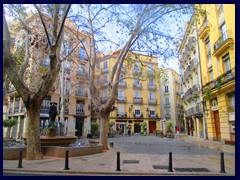 Placa de Rodrigo Botet, a small square opposite our hotel